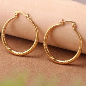 ✨ Dainty Gold Pattern Hoop Earrings ✨